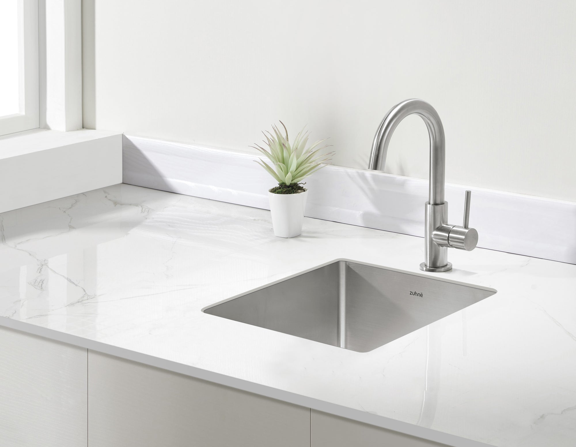 ZUHNE 16Gauge Stainless Steel Undermount Kitchen Sink with Commercial